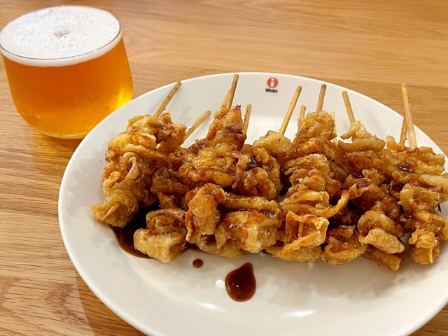 イオンの総菜「パリパリおつまみ皮串」を毎回カゴに入れてしまう理由