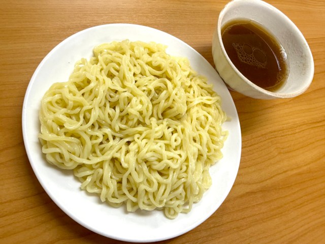 セブンの『冷凍つけそば』が麺300gで213円だってさ! おにぎり1個と変わらないけど物価高の救世主になれるか試してみた セブンの『冷凍つけそば』が麺300gで213円だってさ! おにぎり1個と変わらないけど物価高の救世主になれるか試してみた