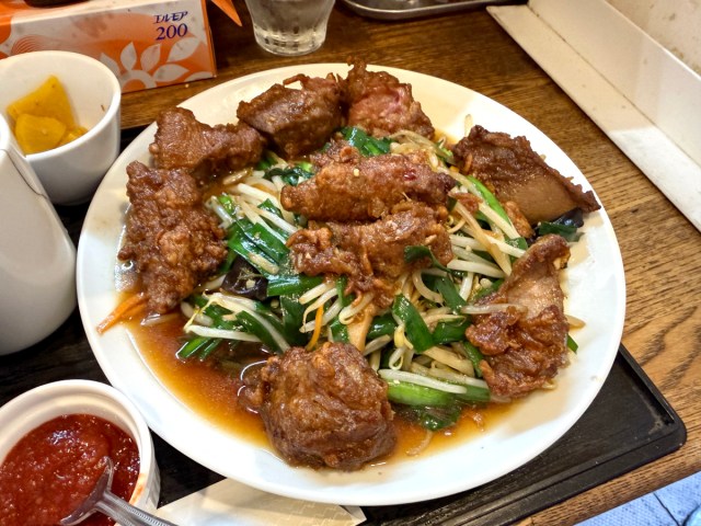 合計100分待ちでも後悔なし！ 清瀬の名店『レバニラ定食 kei楽』のザクザク食感レバーが荒々しい絶品だった