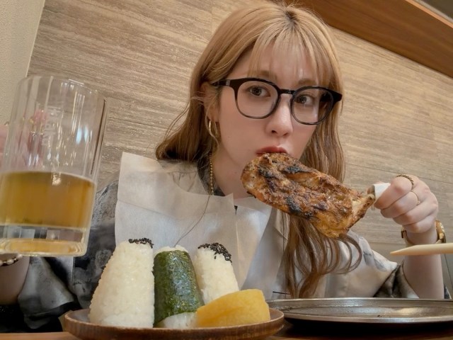【女ひとり飲み】読者リクエストの「骨付鳥 一鶴」はガツンとパンチ系の酒泥棒だった