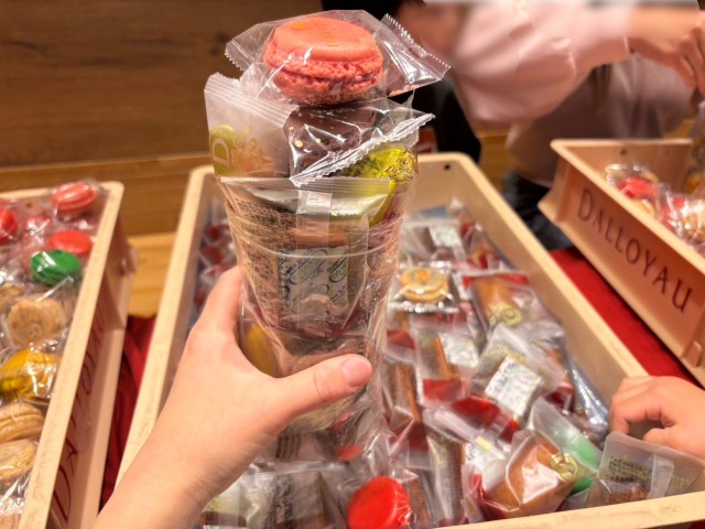 【詰め放題】高級マカロンを10分でどれだけ詰められるのか? ダロワイヨの「マカ放題」に参戦したら、かなりお得な結果に大満足だった 【詰め放題】高級マカロンを10分でどれだけ詰められるのか? ダロワイヨの「マカ放題」に参戦したら、かなりお得な結果に大満足だった