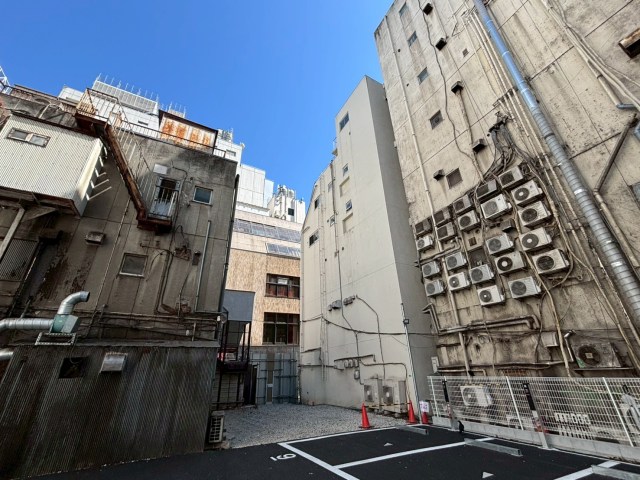 外国人にバレていない吉祥寺の穴場とは？ AIが教えてくれた場所に行ってみたら、ビルの裏側だった