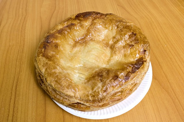 都内でも知る人はレア？ スーパー『三徳』の「アップルパイ」（1000円）が絶品だということを