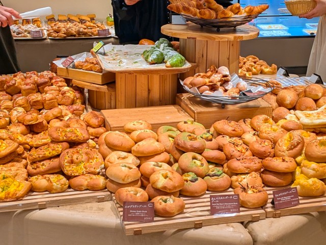 90分食べ放題導入でパンの楽園と化した『ベーカリーレストランC』 / ご覧ください！ 珠玉の美味そうなパンを