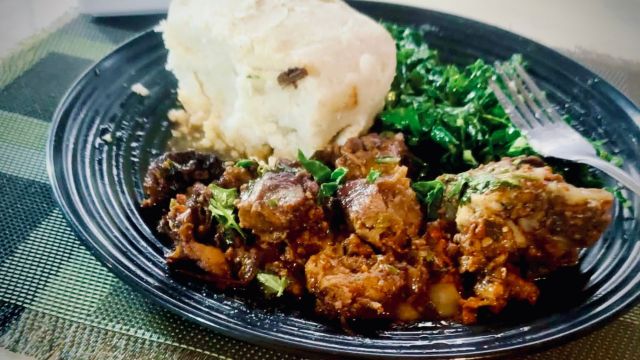 【アフリカめし】なぜコンゴの男はポテトを食べない？ ケニア人が感じた「重すぎる昼メシ」カンバ通信461回