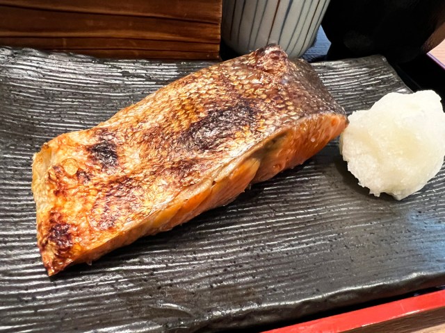 旭川の海産商が運営する定食屋『銀くま』の焼き魚定食に感じる旅の余暇。無常の世だからこそできる「贅沢の作り方」 旭川の海産商が運営する定食屋『銀くま』の焼き魚定食に感じる旅の余暇。無常の世だからこそできる「贅沢の作り方」