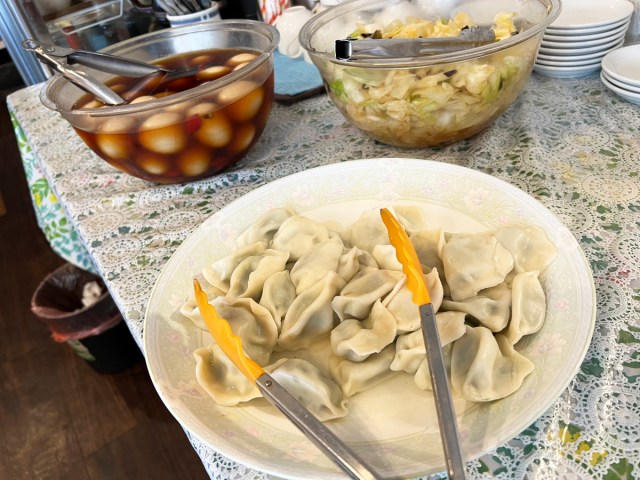 新宿で水餃子食べ放題900円！ ガチ中華・福怡軒の「おまけビュッフェ」がコスパ良し / ガチ中華ランチ紀行：第27回