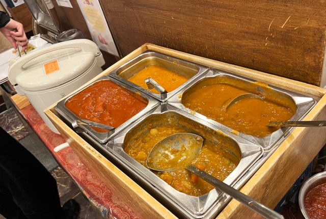 渋谷でカレー食べ放題1490円! 自然派インド料理「ミラン・ナタラジ」のランチビュッフェが体も財布も喜ぶコスパ 渋谷でカレー食べ放題1490円! 自然派インド料理「ミラン・ナタラジ」のランチビュッフェが体も財布も喜ぶコスパ