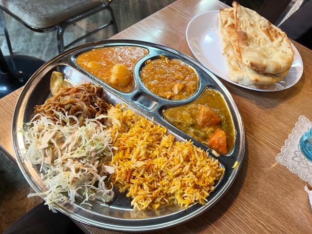 【1210円食べ放題】カレーもビリヤニも！ 下北沢のパキスタン料理屋「2×2＝8（ににんがよん）」がコスパ良いから20年通ってる