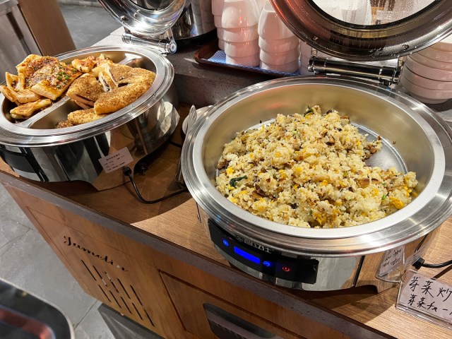 【食べ放題1280円】ガチ中華の聖地にランチバイキングが新オープン！ 池袋「小河帮川菜」が20種類以上のビュッフェで名店の予感