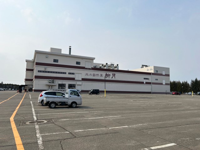 北海道道の駅ランキング1位『道の駅おとふけ』が凄い / 入手困難な「三方六の端っこ」とは? 柳月の工場で話を聞いた 北海道道の駅ランキング1位『道の駅おとふけ』が凄い / 入手困難な「三方六の端っこ」とは? 柳月の工場で話を聞いた