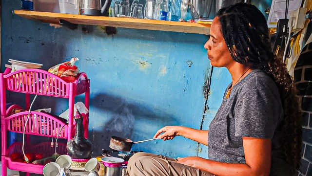 【ケニアの喫茶店】コーヒー前に薬? マサイ流コーヒー店に行ってみたら… / カンバ通信:第462回 【ケニアの喫茶店】コーヒー前に薬? マサイ流コーヒー店に行ってみたら… / カンバ通信:第462回