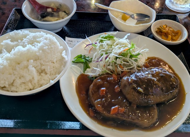 コレでいい…いやコレがいいんだ! 上野御徒町で出会った600円の格安ハンバーグランチ、その潔さに納得せざるを得なかった / 135酒場 コレでいい…いやコレがいいんだ! 上野御徒町で出会った600円の格安ハンバーグランチ、その潔さに納得せざるを得なかった / 135酒場