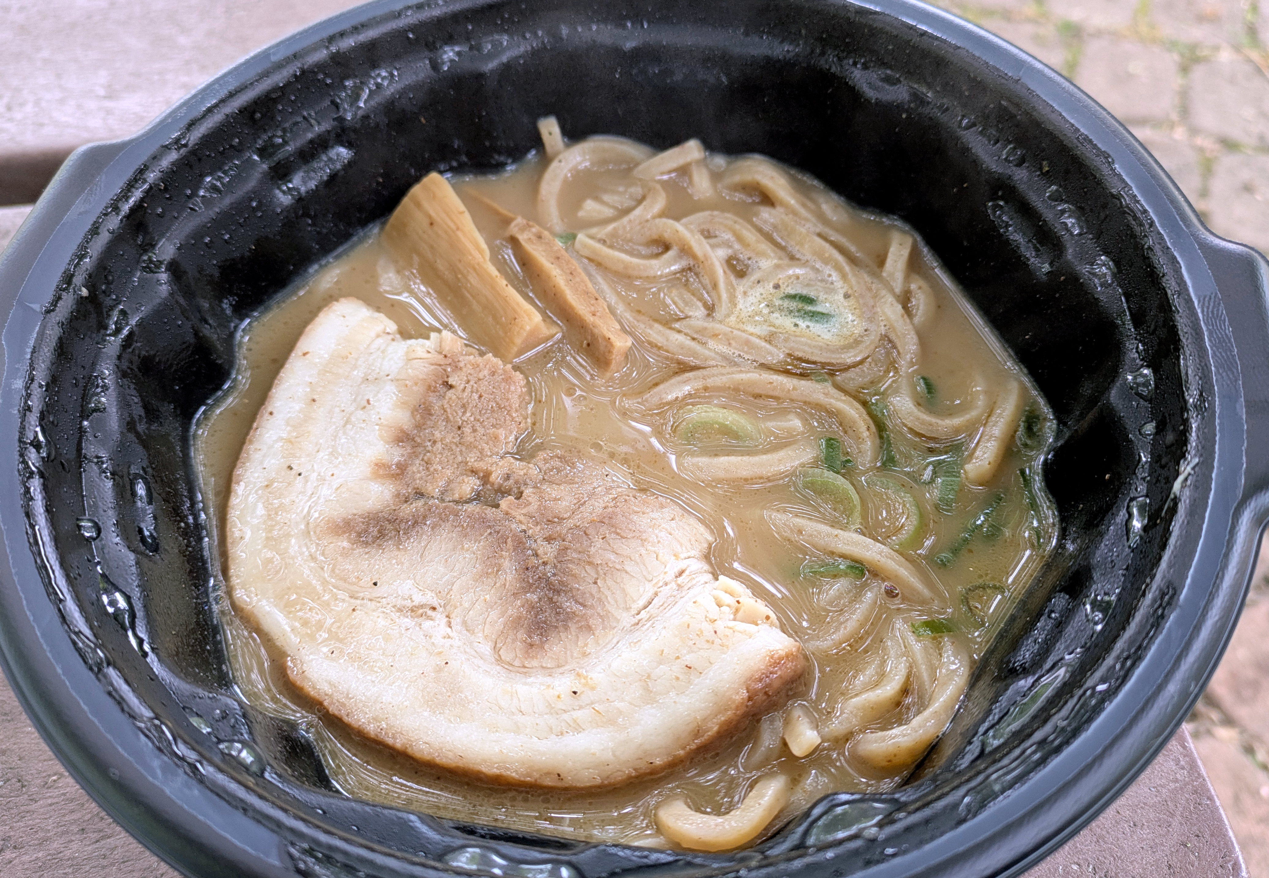 ラーメン自販機の進化形、セブンの「セルフ式ラーメン調理マシン」は革命を起こしたコーヒーマシンになれるか？