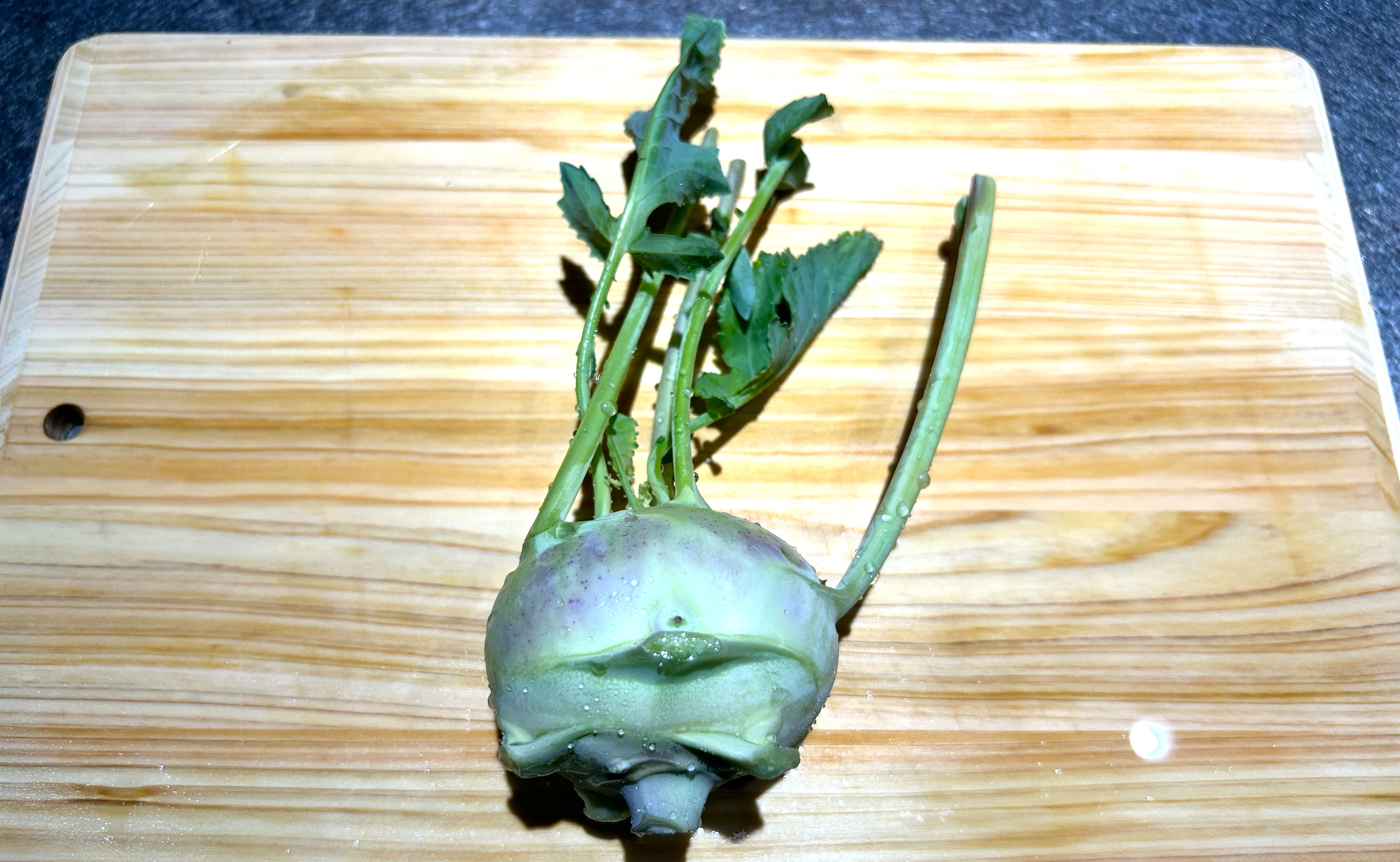 【120円】産直で見つけた不思議野菜『コールラビ』、調理したら想像以上に優秀だった