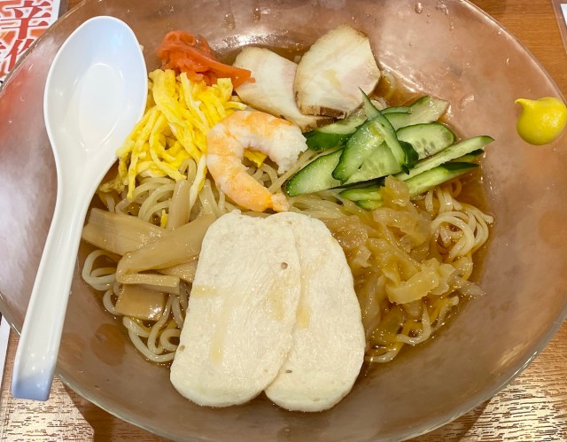幸楽苑の冷し中華（860円）が思ってたのと違う一皿だった / チャーシューだけでなく鶏肉まで入ってた