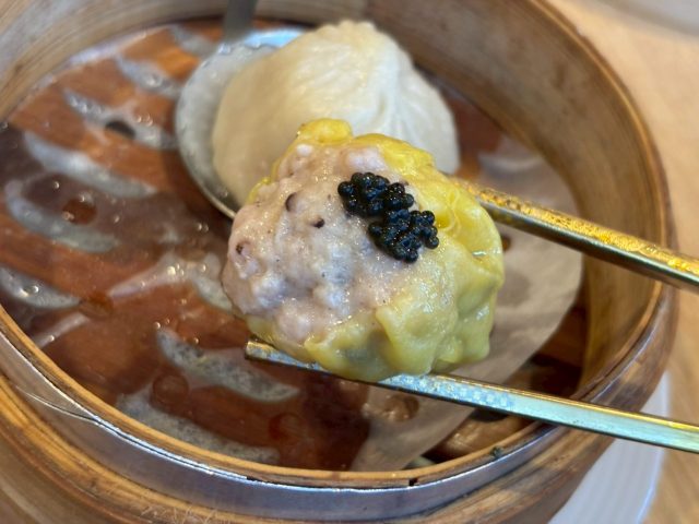 【銀座】世界で最もリーズナブルなミシュラン2つ星の香港料理店「CANTON8 銀座店」へ行ってみた / キャビアも乗って、ランチは1980円で3種類