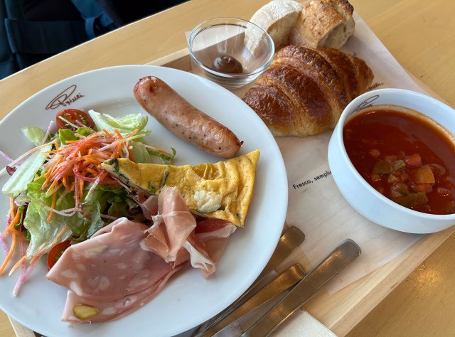 スタバの店舗限定「高級モーニング」は完璧に見えたが、おひとりさまにとっては完璧じゃなかった