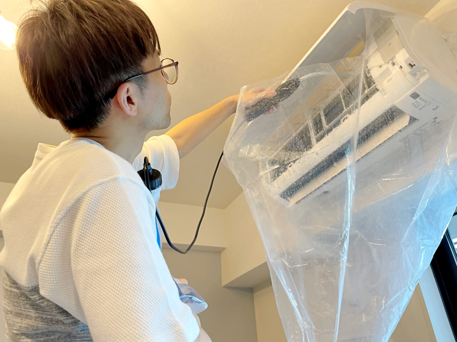 素人が「エアコン洗浄セット」（5980円）で内部を水洗いしてみたら、もう業者を呼ばなくていい気がしてきた