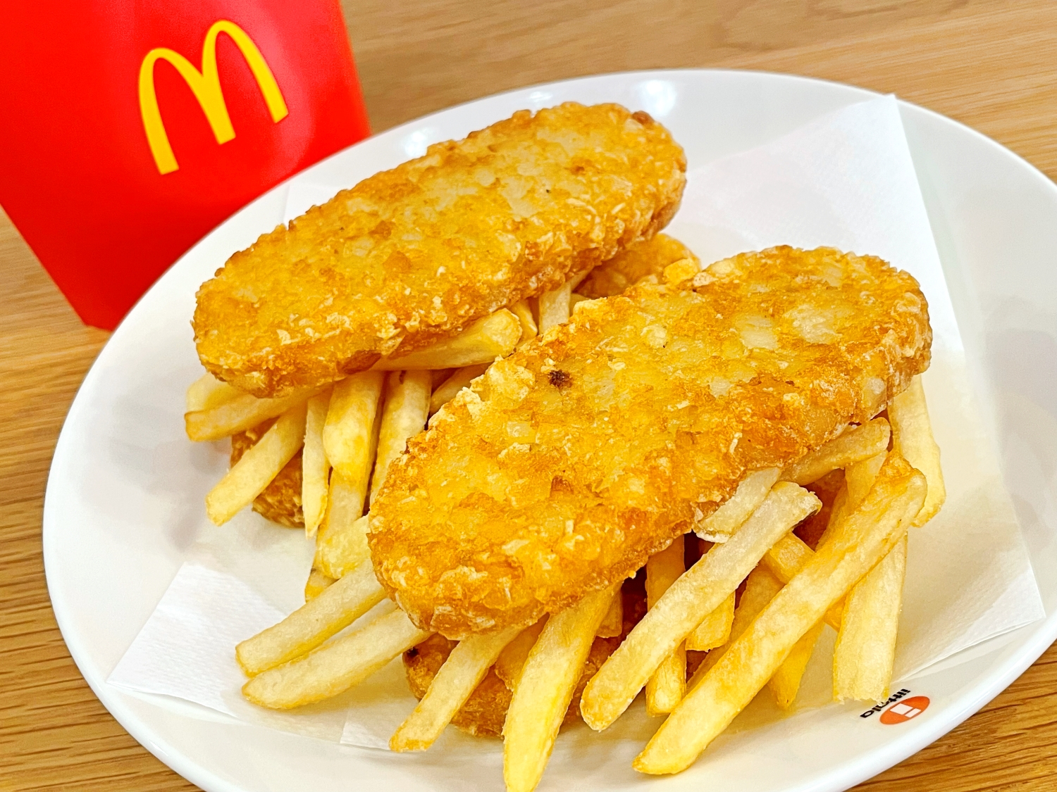 マックフライポテトをハッシュポテトで挟んだ「100％ポテトバーガー」を作ったら、口の中がポテトで埋まった