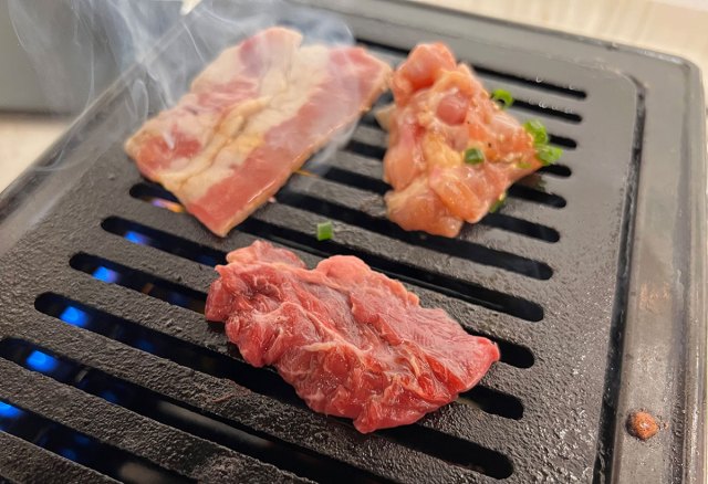「名前が独特」という理由だけで焼肉店に入店したら “食べ放題” にありついて歓喜した赤羽の夜 / ネットを使わず店選びVol.1 「名前が独特」という理由だけで焼肉店に入店したら “食べ放題” にありついて歓喜した赤羽の夜 / ネットを使わず店選びVol.1