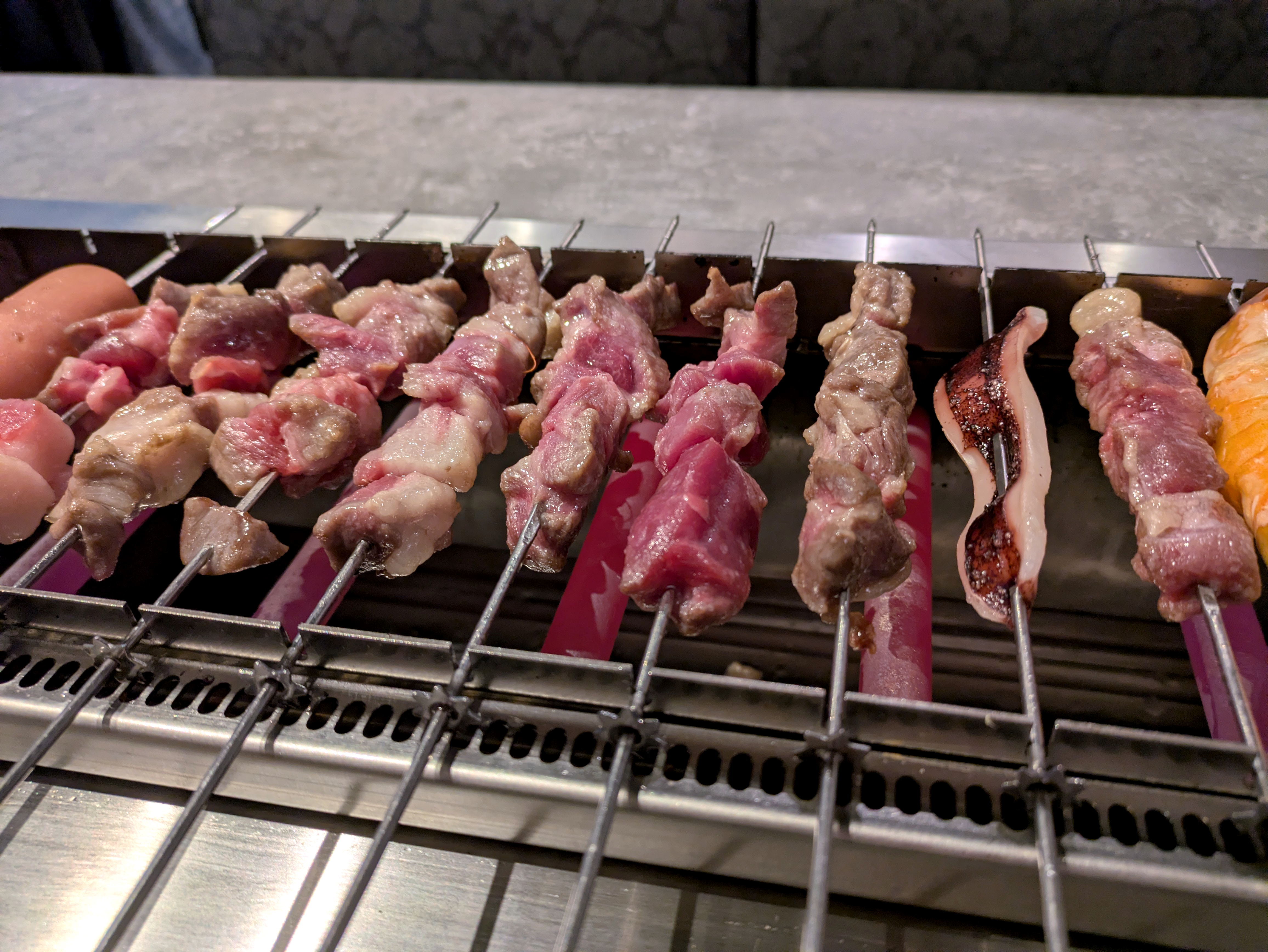 ガチ中華の「回転串焼き食べ放題」に大満足！ ……だが、新大久保『盛興順鉄鍋炖』はスイーツ好きこそ行くべき店だった!!