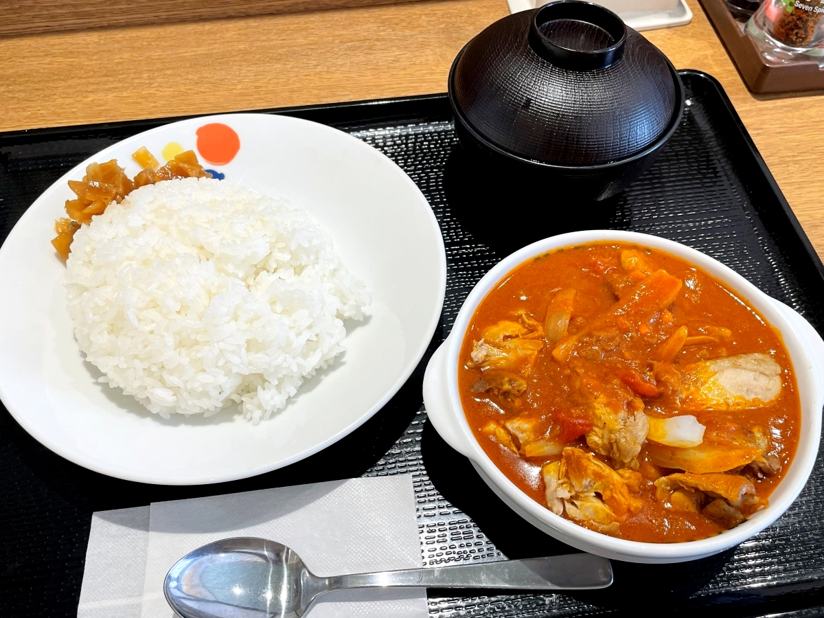 松屋の新作「ネオトマトごろごろチキンカレー」、ごろチキ好きほど意見