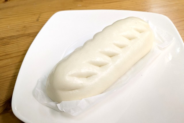 ディズニー「ギョウザドッグ」に激似と噂のファミマ「餃子ドッグ」は、舞浜に行かずとも満足できる “ジェネリック ギョウザドッグ” なのか!? ディズニー「ギョウザドッグ」に激似と噂のファミマ「餃子ドッグ」は、舞浜に行かずとも満足できる “ジェネリック ギョウザドッグ” なのか!?