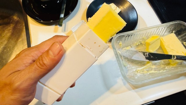 何度壊れても買ってしまう。KOKUBO『直塗りバタースティック』唯一の弱点【100均検証】 何度壊れても買ってしまう。KOKUBO『直塗りバタースティック』唯一の弱点【100均検証】