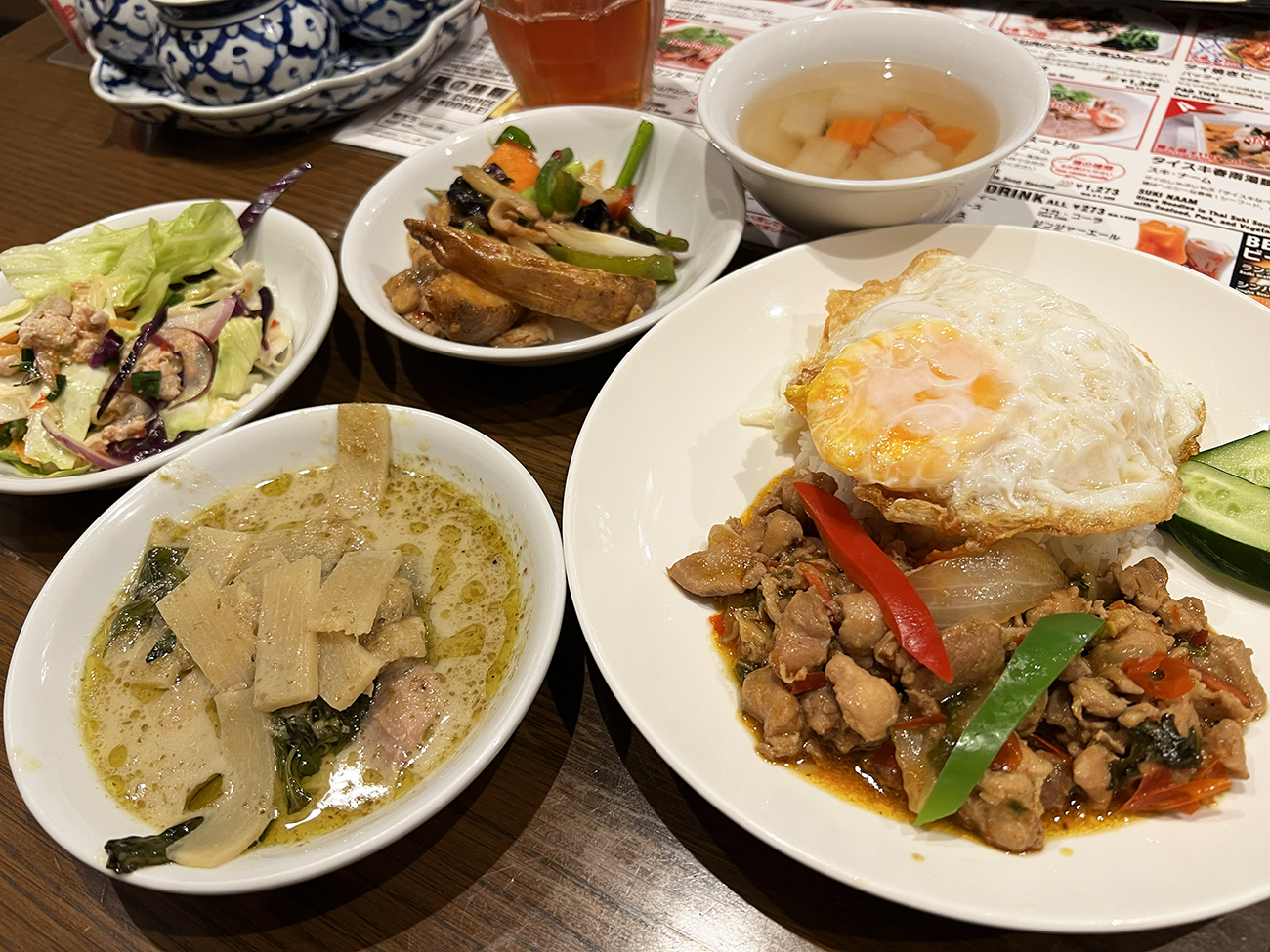 表参道でタイ料理ビュッフェが1400円！ グリーンカレー食べ放題の『ティーヌン 青山店』のランチがコスパのオアシス