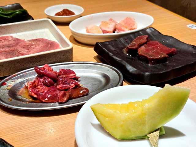 プラス990円で好きなだけメロンと焼肉が食べられる! 焼肉チェーン「カルビ一丁」で開催中の「メロン食べ放題」に行ってみた! プラス990円で好きなだけメロンと焼肉が食べられる! 焼肉チェーン「カルビ一丁」で開催中の「メロン食べ放題」に行ってみた!