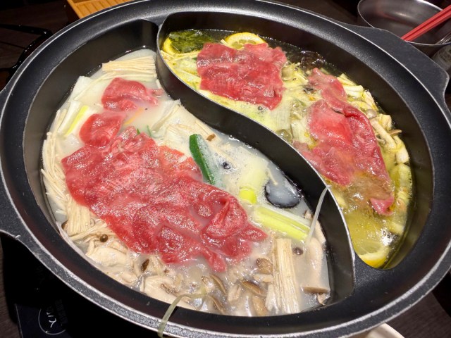 しゃぶ葉の『牛テールだし』が最高だから絶対に食べて欲しい! 主役の「牛タン」さえ霞む全能のウマさ しゃぶ葉の『牛テールだし』が最高だから絶対に食べて欲しい! 主役の「牛タン」さえ霞む全能のウマさ