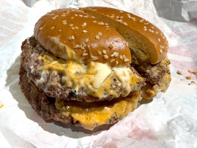 バーガーキングの新作が「ありえんくらい美味い」と話題なので食べてみた → あり得るけど確かにウマい! バーガーキングの新作が「ありえんくらい美味い」と話題なので食べてみた → あり得るけど確かにウマい!