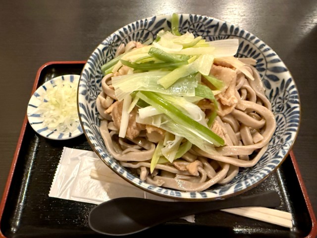 そば界隈の二郎系『角萬』が湯島にオープンしてた! 大人の事情がありそうだけど超極太ワシワシ麺は最高 そば界隈の二郎系『角萬』が湯島にオープンしてた! 大人の事情がありそうだけど超極太ワシワシ麺は最高
