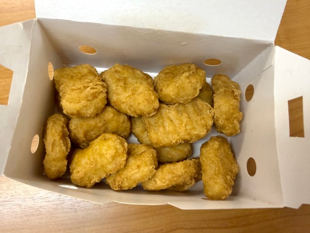 マックに「二郎系ナゲットソース」誕生! 期間限定「うま塩ガーリック」が過去最高レベルに強烈だった マックに「二郎系ナゲットソース」誕生! 期間限定「うま塩ガーリック」が過去最高レベルに強烈だった