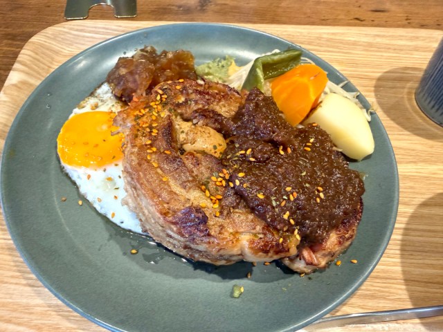 肉塊400グラム! 門前仲町にオープンした「チャーシューエッグ専門店」でキングサイズを喰らってきた 肉塊400グラム! 門前仲町にオープンした「チャーシューエッグ専門店」でキングサイズを喰らってきた