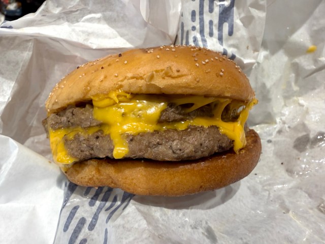 SNSで話題「サムライマックのソース抜き」をやってみた結果 → 肉の旨味がマシマシで二度と元に戻れなさそう SNSで話題「サムライマックのソース抜き」をやってみた結果 → 肉の旨味がマシマシで二度と元に戻れなさそう