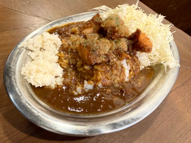 中野で噂の二郎系カレー「ケン二郎カレー」を食べてみた → ニンニクとアブラもすごいがカレーが強い! 中野で噂の二郎系カレー「ケン二郎カレー」を食べてみた → ニンニクとアブラもすごいがカレーが強い!
