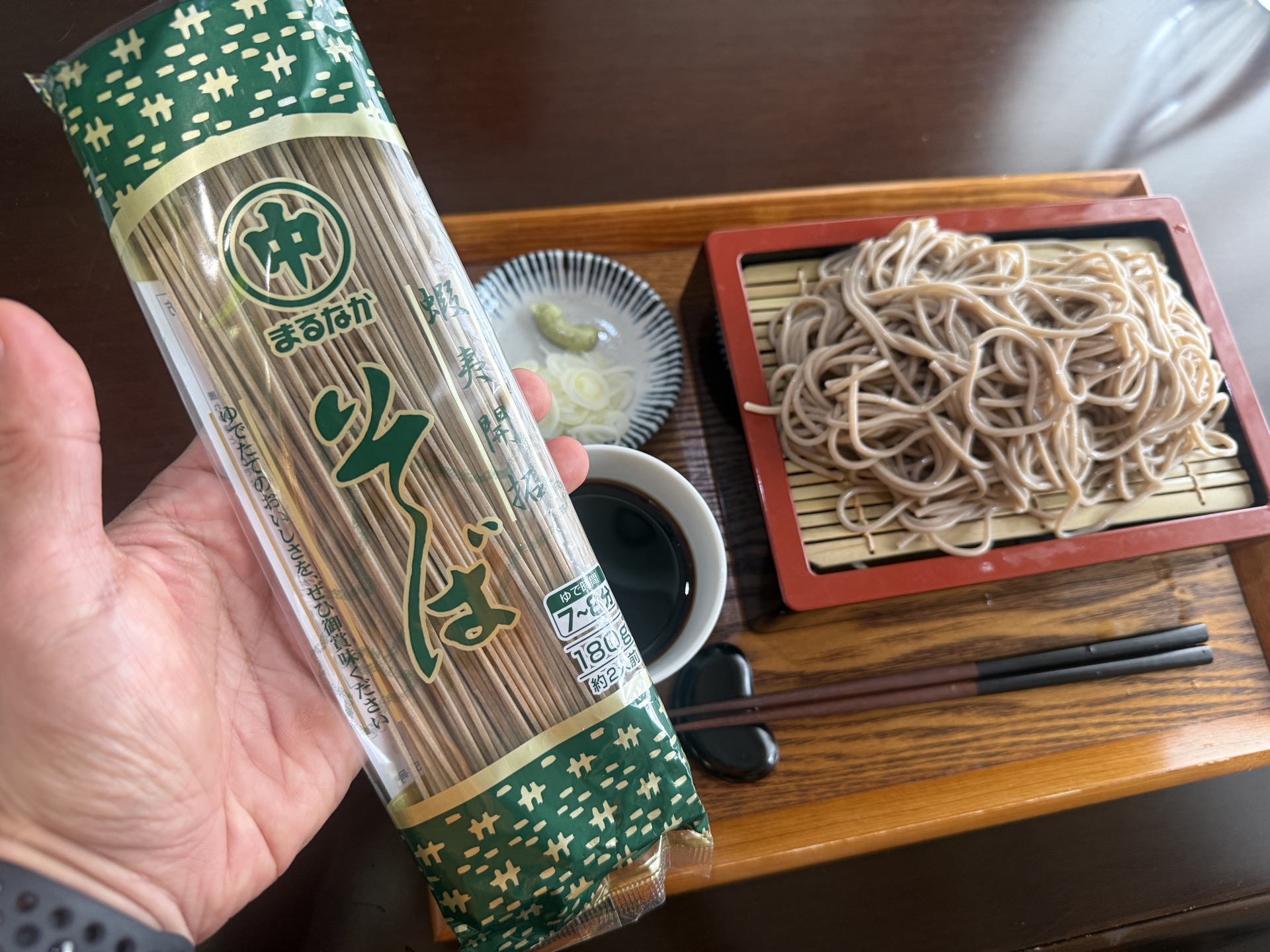 完全なる「家」である。でも、それがいい。【家そば放浪記】第302束：北海道「セイコーマート」で買った、マルナカ『まるなか そば』127円（1人前64円）