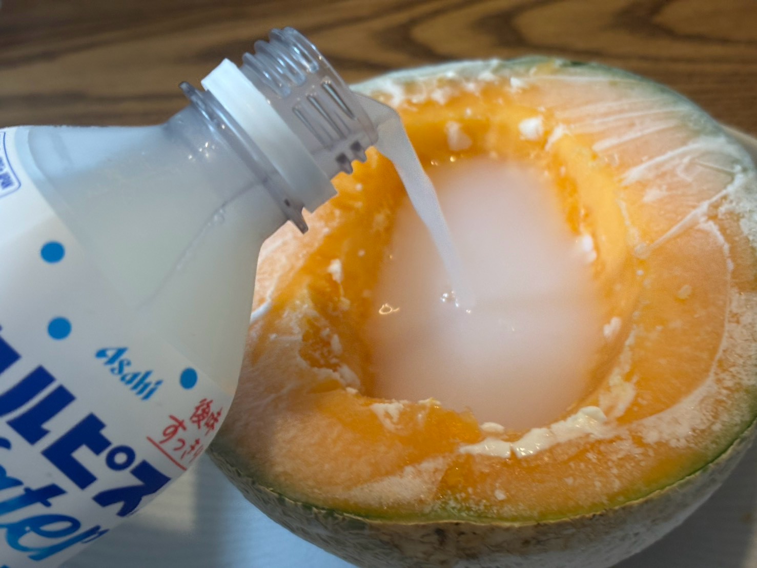 SNSで話題の「削るフルーツジェラート」を3種類の飲み物で試してみた！ 意外な組み合わせがおいしかった
