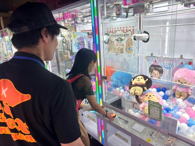 クレーンゲームの初心者は5000円でどれだけ獲れるのか? プロのサポートもあって8品ゲットしたが、苦戦した景品も クレーンゲームの初心者は5000円でどれだけ獲れるのか? プロのサポートもあって8品ゲットしたが、苦戦した景品も