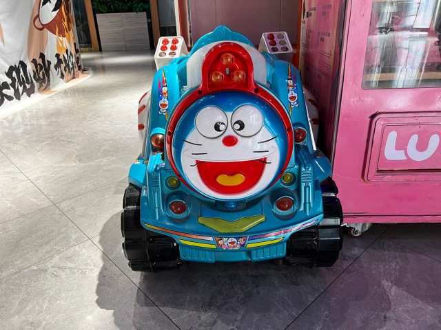 【中国】ドラえもん、山西省でトランスフォーマーみたいになってた