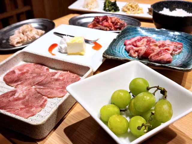 プラス990円でシャインマスカットと焼肉が食べ放題！ 焼肉チェーン「カルビ一丁」の「夏のごほうびフェア」が贅沢すぎた