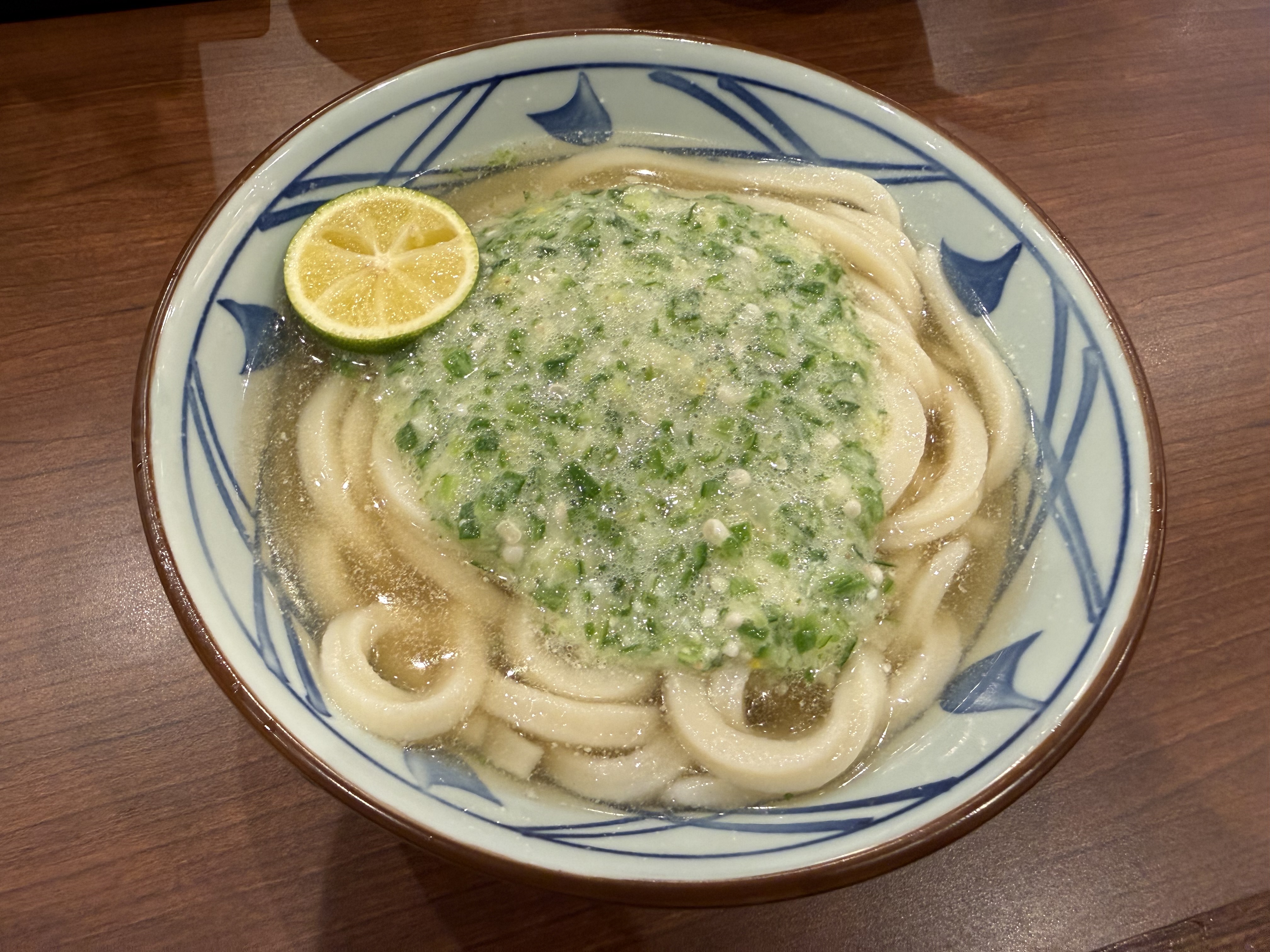 丸亀製麺『ねばとろ旨塩うどん』が天才的！ 刻んだあの具材を入れたら “ねばとろ革命” が起きていた