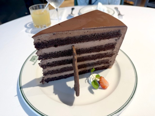 超高級ステーキ店で超巨大『ギガンティックチョコレートケーキ』に挑んだ結果 / 銀座「スミス ＆ ウォレンスキー」