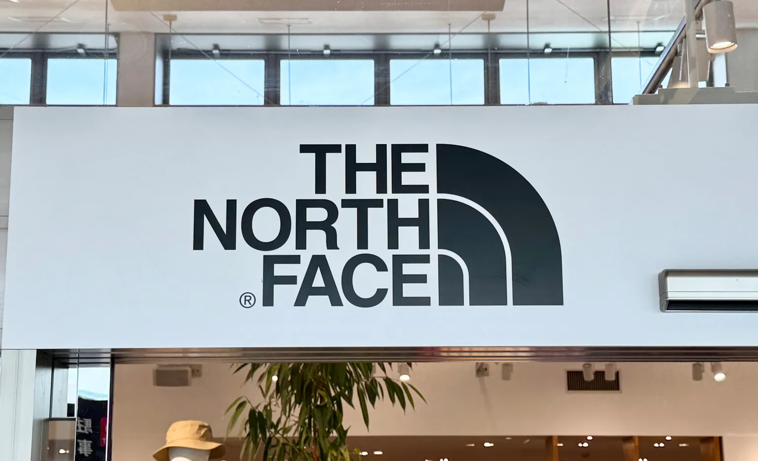 【39％オフ】THE NORTH FACEの定番リュック「ヒューズボックス2」が2万900円 → 1万2666円 / Amazonタイムセール