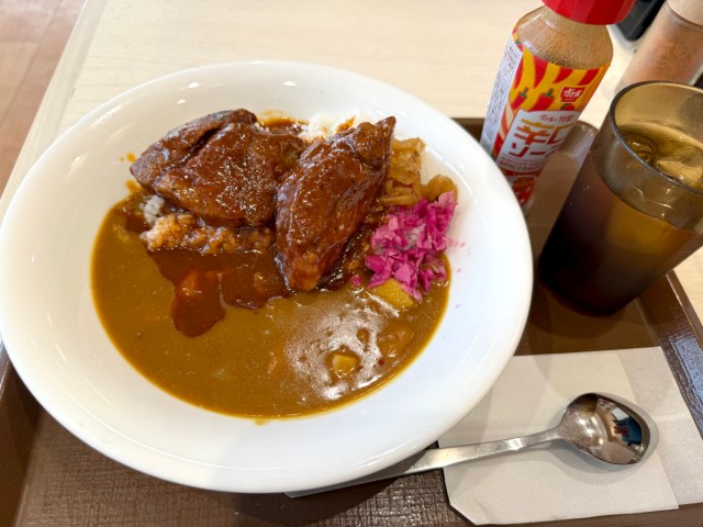 すき家史上No.1カレー誕生か？ 新作「ポークロックカレー」をココイチの肉塊カレーと比較したら凄かった