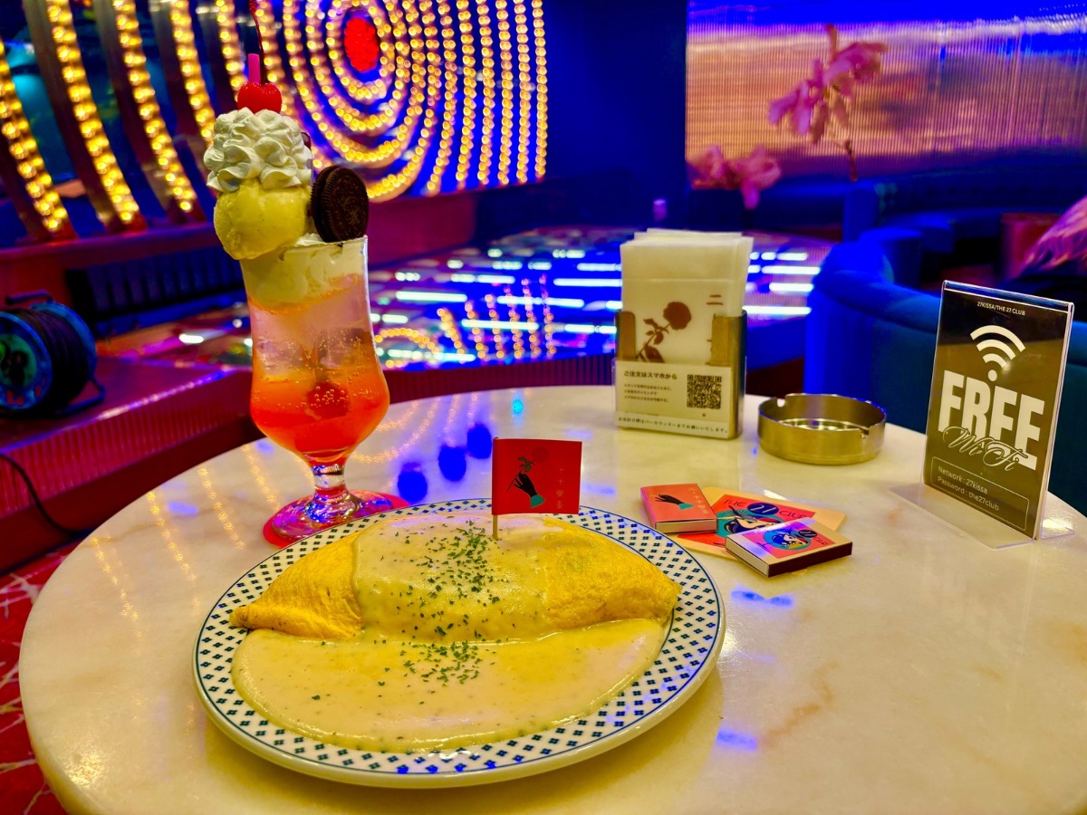 昭和のキャバレーをそのまま楽しめる「ニーナナ喫茶」に行ってみた！ 女子ひとりでも楽しめます
