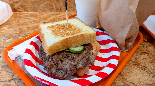 値上げ時代の救世主！ ワンコインで絶品クラフトバーガーが食える『JB’s TOKYO』