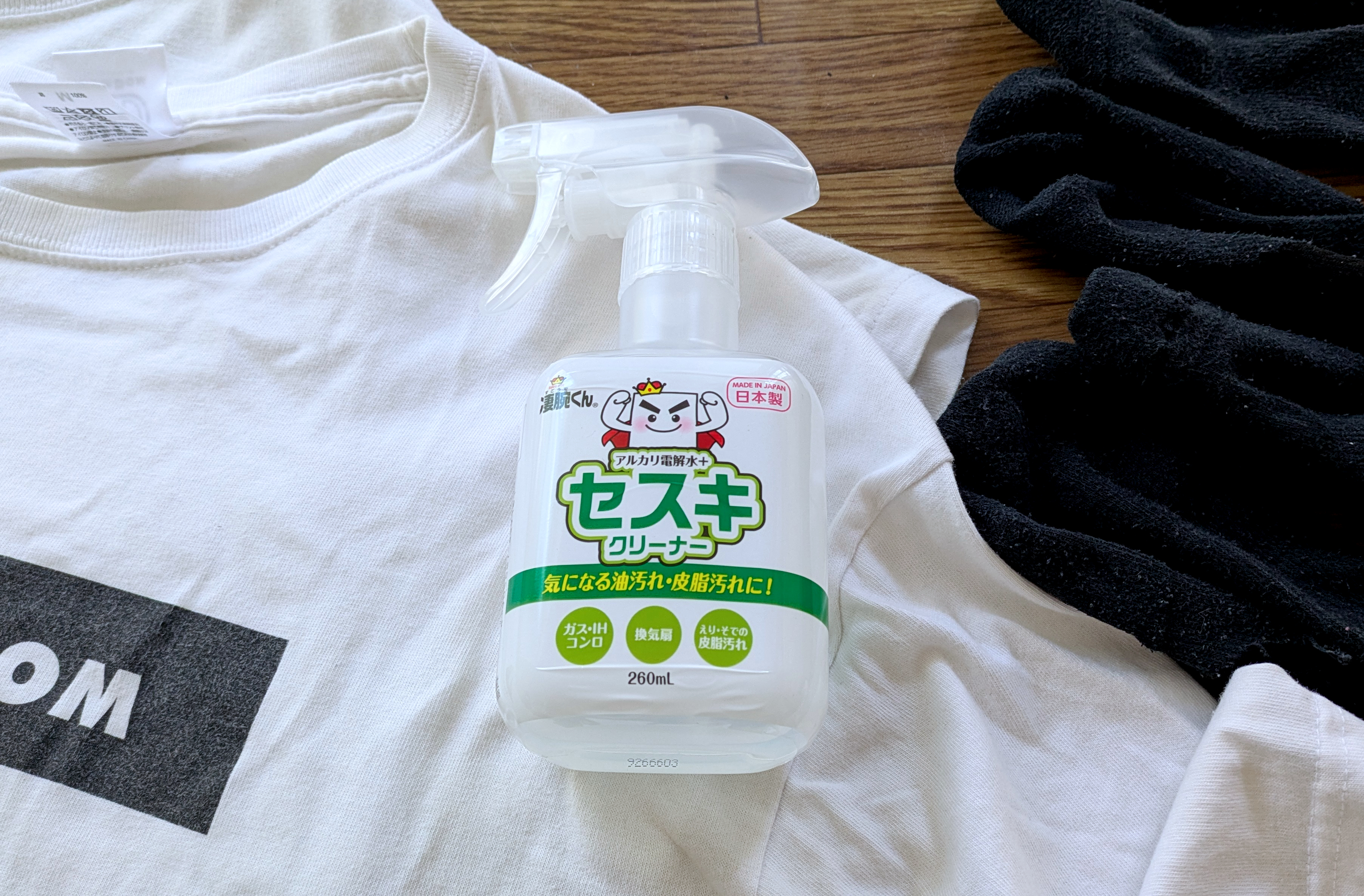 【早く知りたかった】洗っても取れない汗臭さでTシャツを大量処分…。でも110円の「セスキ」を使えば捨てずに済んだらしい……